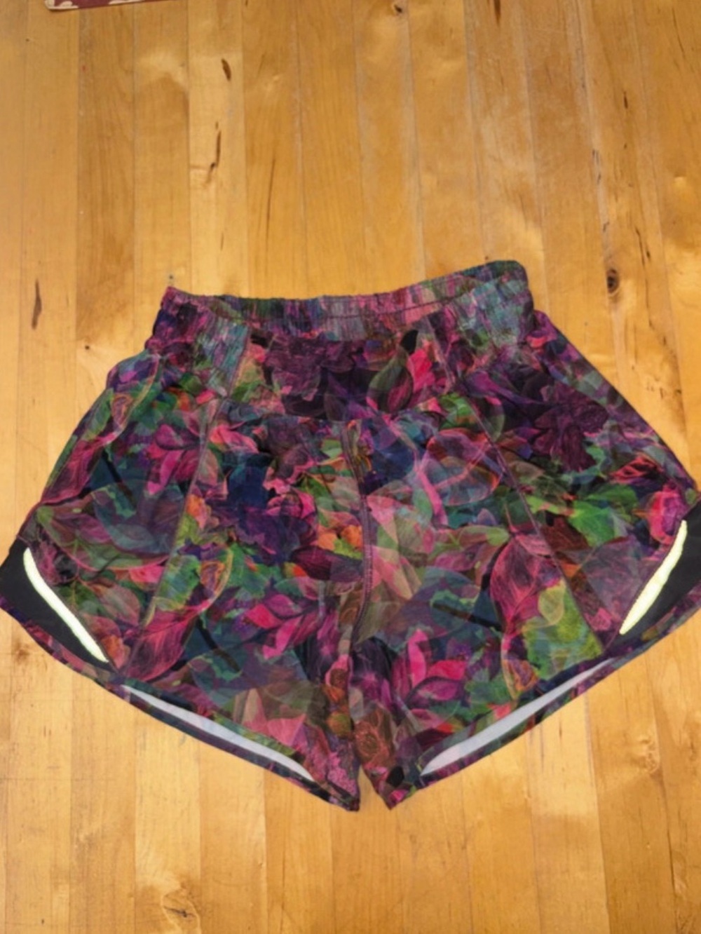 Lululemon Hotty Hot Low Rise Short size 4
